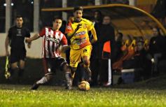 Foto de la galería: Crucero estuvo cerca, pero Estudiantes se lo dio vuelta y quedó con la victoria