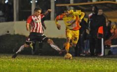 Foto de la galería: Crucero estuvo cerca, pero Estudiantes se lo dio vuelta y quedó con la victoria