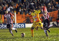 Foto de la galería: Crucero estuvo cerca, pero Estudiantes se lo dio vuelta y quedó con la victoria