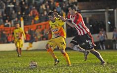 Foto de la galería: Crucero estuvo cerca, pero Estudiantes se lo dio vuelta y quedó con la victoria