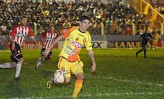 Foto de la galería: Crucero estuvo cerca, pero Estudiantes se lo dio vuelta y quedó con la victoria