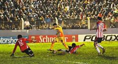 Foto de la galería: Crucero estuvo cerca, pero Estudiantes se lo dio vuelta y quedó con la victoria