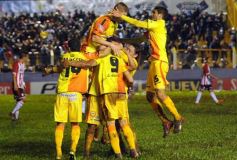 Foto de la galería: Crucero estuvo cerca, pero Estudiantes se lo dio vuelta y quedó con la victoria