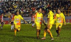 Foto de la galería: Crucero estuvo cerca, pero Estudiantes se lo dio vuelta y quedó con la victoria