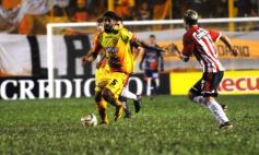 Foto de la galería: Crucero estuvo cerca, pero Estudiantes se lo dio vuelta y quedó con la victoria