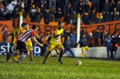 Foto de la galería: Crucero estuvo cerca, pero Estudiantes se lo dio vuelta y quedó con la victoria