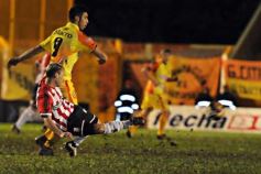 Foto de la galería: Crucero estuvo cerca, pero Estudiantes se lo dio vuelta y quedó con la victoria