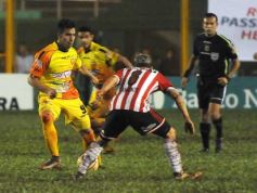 Foto de la galería: Crucero estuvo cerca, pero Estudiantes se lo dio vuelta y quedó con la victoria
