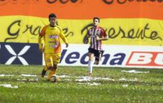 Foto de la galería: Crucero estuvo cerca, pero Estudiantes se lo dio vuelta y quedó con la victoria