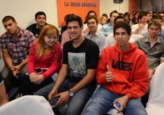 Foto de la galería: Rovira debatió con jóvenes de la provincia sobre política estratégica