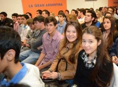 Foto de la galería: Rovira debatió con jóvenes de la provincia sobre política estratégica