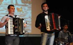 Foto de la galería: Solidaridad, alegría y mucha música con Los Mitá, en el Montoya