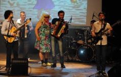 Foto de la galería: Solidaridad, alegría y mucha música con Los Mitá, en el Montoya