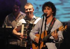 Foto de la galería: Solidaridad, alegría y mucha música con Los Mitá, en el Montoya