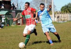 Foto de la galería: El Verdirrojo ganó en Villa Urquiza y es puntero de su zona en el Federal B