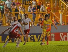 Foto de la galería: Increíble: Crucero no pudo aguantar y perdió la chance de sumar tres puntos