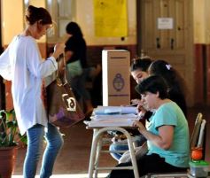 Foto de la galería: Acompañó el buen tiempo y los posadeños fueron a las urnas con alegría y compromiso