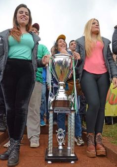 Foto de la galería: Pasión burrera: Cambá Porá se quedó con la Copa Challenger