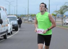 Foto de la galería: Maratón en homenaje a Huguito Dos Santos: deporte y solidaridad en la costanera