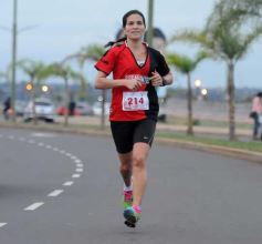 Foto de la galería: Maratón en homenaje a Huguito Dos Santos: deporte y solidaridad en la costanera