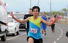 Foto de la galería: Maratón en homenaje a Huguito Dos Santos: deporte y solidaridad en la costanera