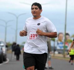 Foto de la galería: Maratón en homenaje a Huguito Dos Santos: deporte y solidaridad en la costanera