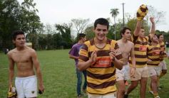 Foto de la galería: Tacurú derrotó a Centro, lo bajó de la punta y se colocó en lo más alto
