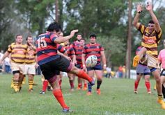 Foto de la galería: Tacurú derrotó a Centro, lo bajó de la punta y se colocó en lo más alto