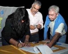 Foto de la galería: El candidato José María Arrúa se reunió con los vecinos del barrio Jardín