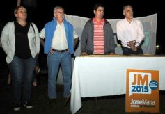 Foto de la galería: El candidato José María Arrúa se reunió con los vecinos del barrio Jardín