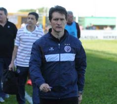 Foto de la galería: Crucero no encuentra rumbo: cayó ante Lanús de local