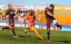 Foto de la galería: Crucero no encuentra rumbo: cayó ante Lanús de local