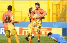 Foto de la galería: Crucero no encuentra rumbo: cayó ante Lanús de local