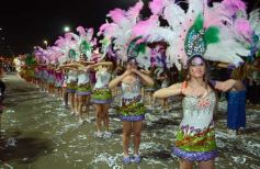 Foto de la galería: Alegría, brillo y compromiso: más postales de la Estudiantina 2015