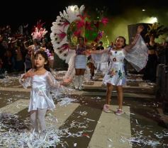 Foto de la galería: Alegría, brillo y compromiso: más postales de la Estudiantina 2015