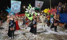 Foto de la galería: Alegría, brillo y compromiso: más postales de la Estudiantina 2015