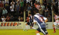 Foto de la galería: Guaraní sumó otra victoria ante Atlético Paraná y sueña