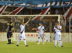 Foto de la galería: Guaraní volvió a ganar y dejó la zona de descenso