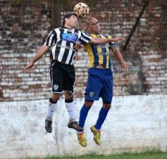 Foto de la galería: Mitre vapuleó al “Deca” por 5 a 1 como visitante