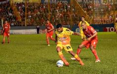 Foto de la galería: Otro cachetazo para Crucero: lo goleó Independiente