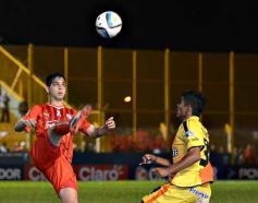 Foto de la galería: Otro cachetazo para Crucero: lo goleó Independiente