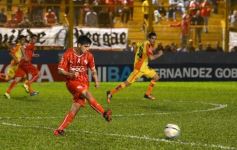 Foto de la galería: Otro cachetazo para Crucero: lo goleó Independiente