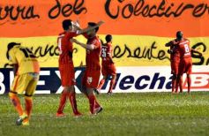 Foto de la galería: Otro cachetazo para Crucero: lo goleó Independiente