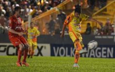 Foto de la galería: Otro cachetazo para Crucero: lo goleó Independiente