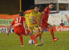 Foto de la galería: Otro cachetazo para Crucero: lo goleó Independiente