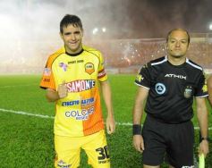 Foto de la galería: Otro cachetazo para Crucero: lo goleó Independiente