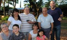 Sixto Fotografías. Sociedad. Reunión - Agasajo para los vecinos del barrio Jardín de Posadas