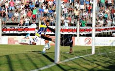 Foto de la galería: La Franja goleó y en la última fecha se define su futuro