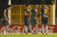 Foto de la galería: Crucero volvió a perder en su despedida de la Primera División