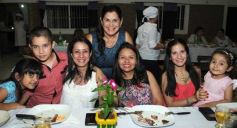 Foto de la galería: Mabel Noemí festejó los 50 con una fiesta alegre y emotiva